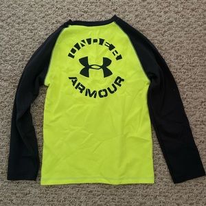 Under Armour Size 6 all season gear tshirt
